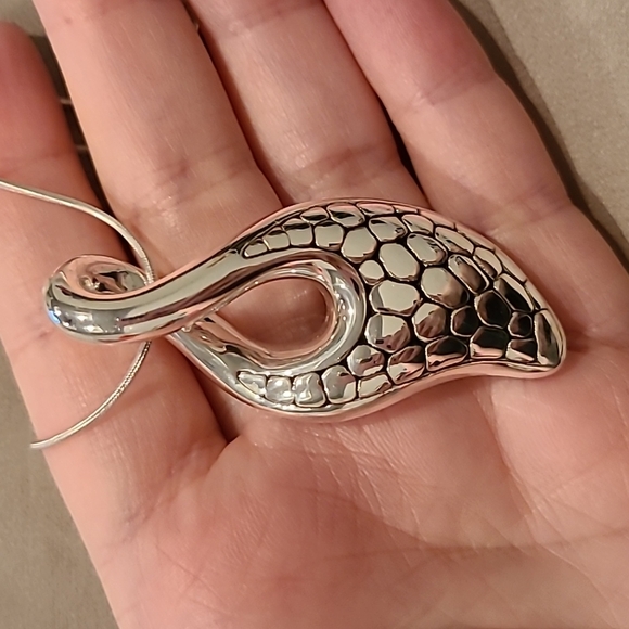 Sterling silver twist pebble design necklace - Picture 1 of 9